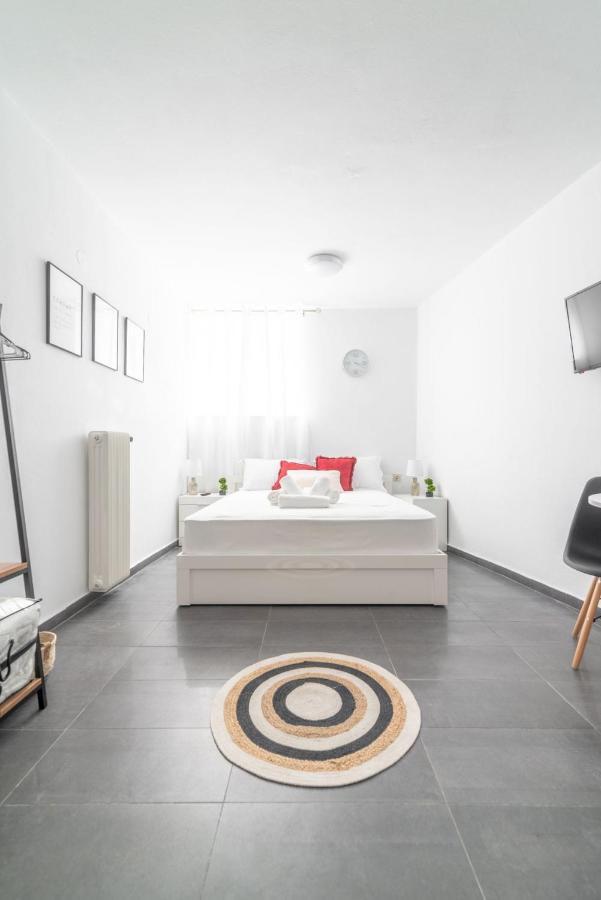 Modern Studio Near Downtown イラクリオン エクステリア 写真